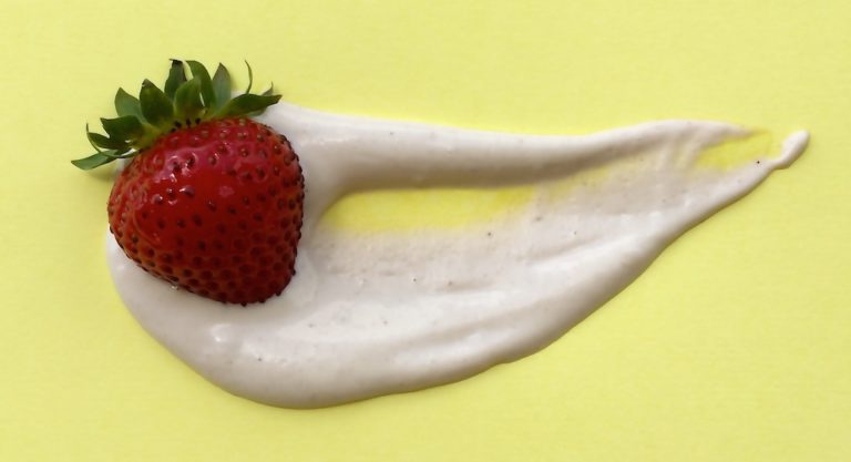 Cashew Cream & Strawberries